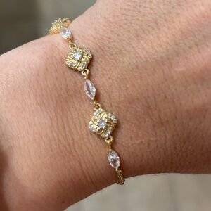 Pretty Bird Jewelry Elegant Gold Bracelet with rhinestones